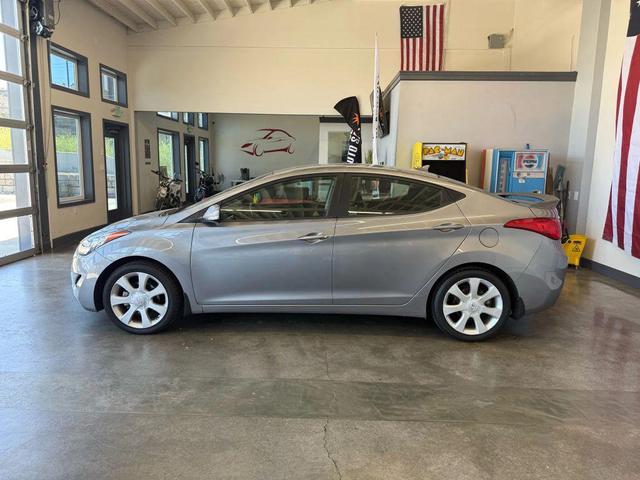 Photo of 2013 Shimmering Air Silver Hyundai ELANTRA