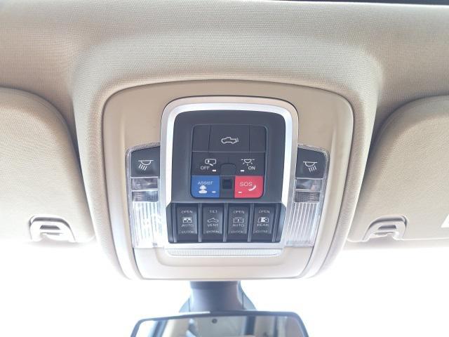Photo of 2019 Ivory White Tri-Coat Pearlcoat RAM 1500
