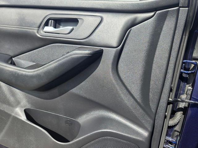 Photo of 2024 Deep Ocean Blue Pearl Nissan Rogue