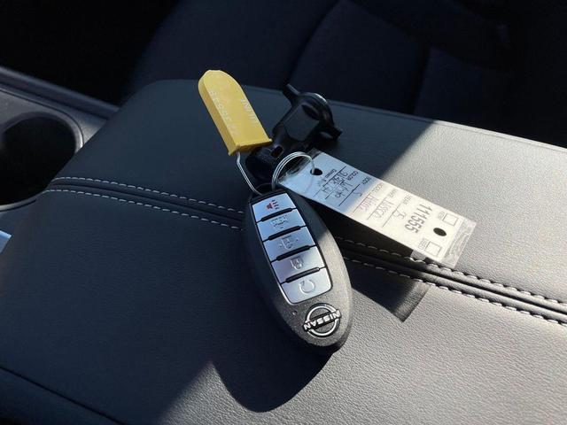 Photo of 2025 Glacier White Nissan Altima