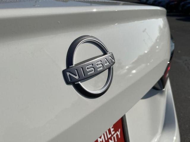 Photo of 2025 Glacier White Nissan Altima