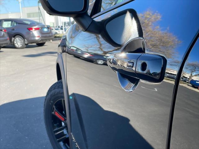 Photo of 2025 Super Black Nissan Rogue