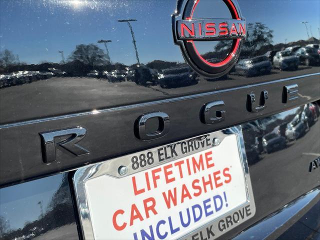 Photo of 2025 Super Black Nissan Rogue