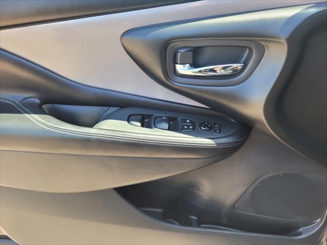Photo of 2023 Super Black Nissan Murano