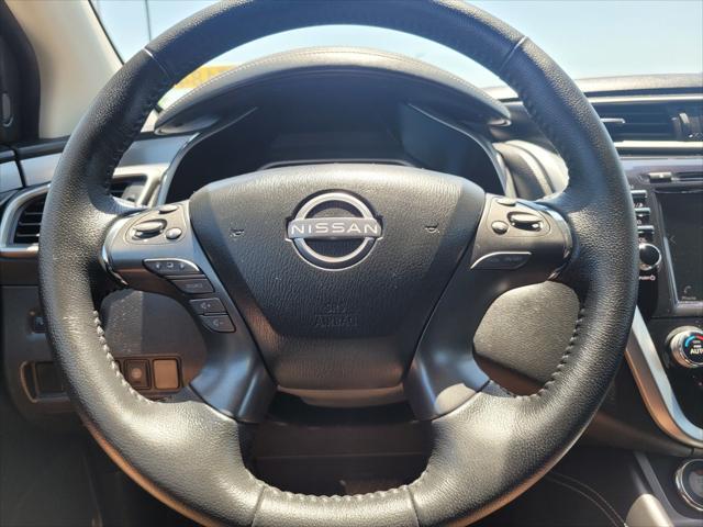 Photo of 2023 Super Black Nissan Murano