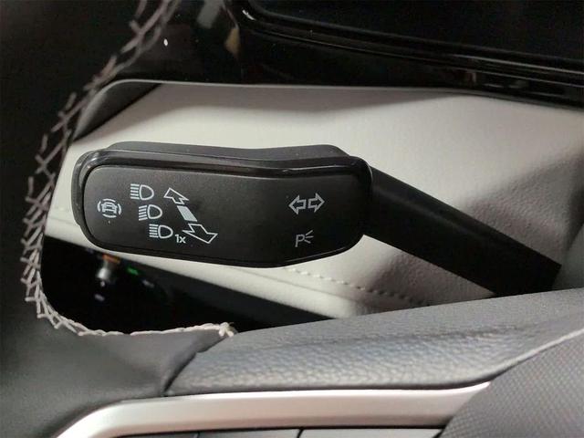 Photo of 2025 Platinum Gray Metallic Volkswagen Taos