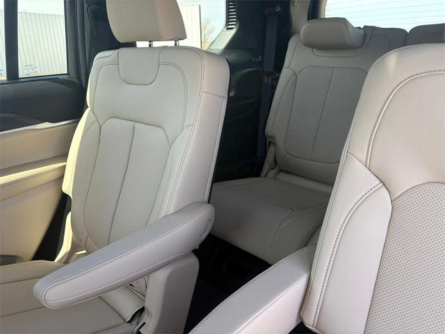 Photo of 2025 Bright White Clearcoat Jeep Grand Cherokee L