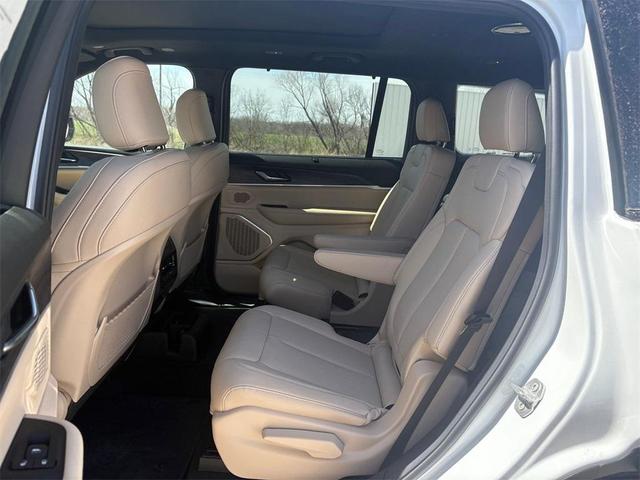 Photo of 2025 Bright White Clearcoat Jeep Grand Cherokee L