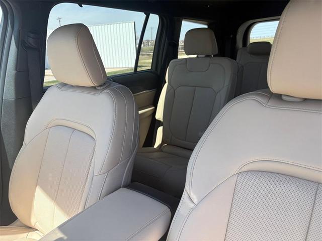 Photo of 2025 Bright White Clearcoat Jeep Grand Cherokee L