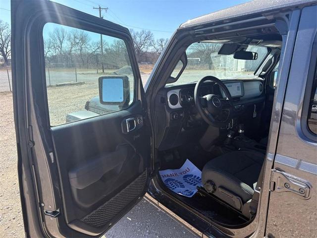 Photo of 2025 Granite Crystal Clearcoat Metallic Jeep Wrangler