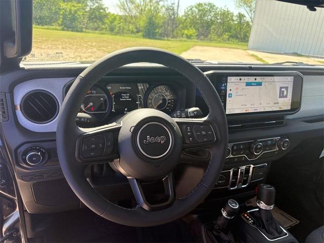 Photo of 2025 Granite Crystal Clearcoat Metallic Jeep Wrangler