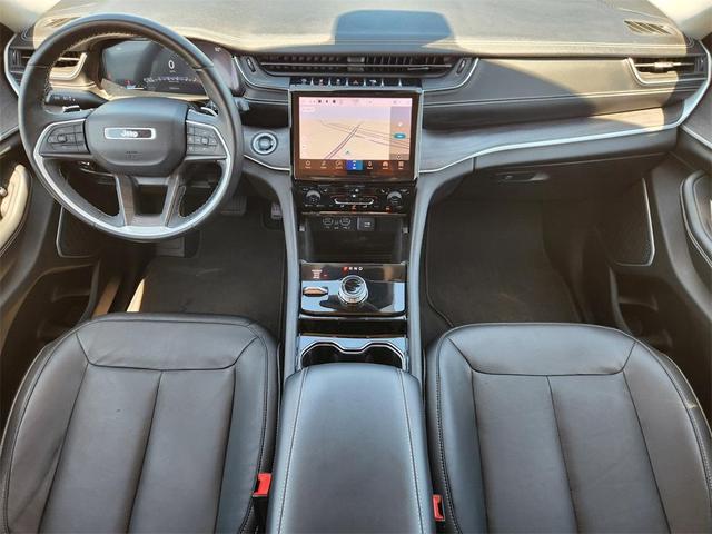 Photo of 2022 Silver Zynith Jeep Grand Cherokee