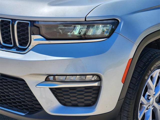 Photo of 2022 Silver Zynith Jeep Grand Cherokee