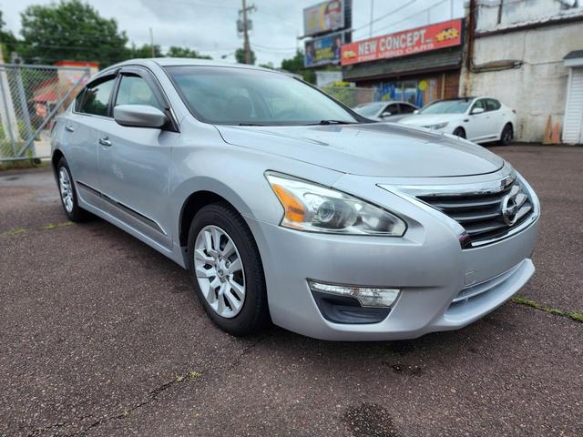 Photo of 2014 Brilliant Silver Metallic Nissan Altima
