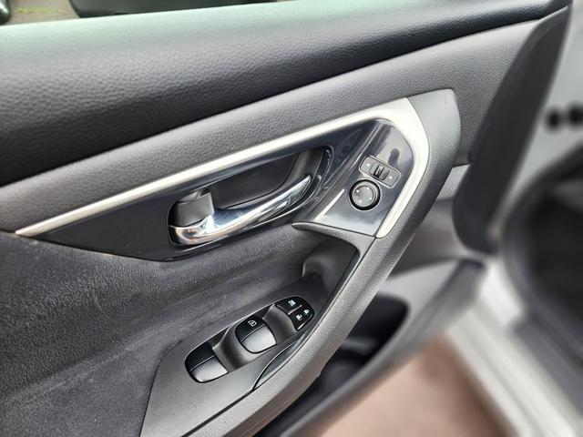 Photo of 2014 Brilliant Silver Metallic Nissan Altima