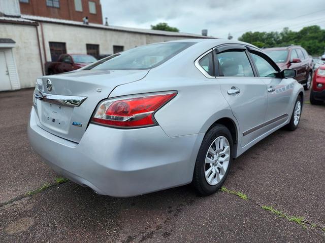 Photo of 2014 Brilliant Silver Metallic Nissan Altima