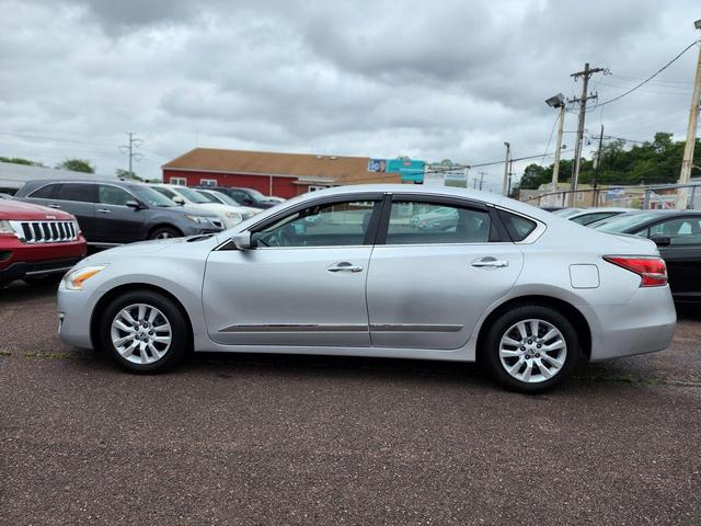 Photo of 2014 Brilliant Silver Metallic Nissan Altima