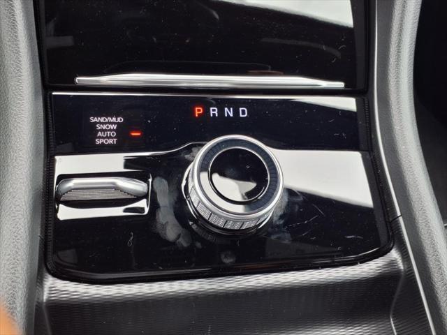 Photo of 2025 Diamond Black Crystal Pearlcoat Jeep Grand Cherokee