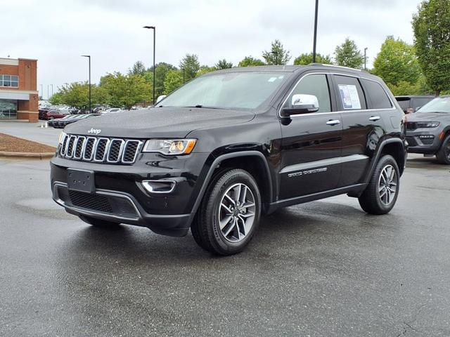 Photo of 2022 Diamond Black Crystal Pearlcoat Jeep Grand Cherokee