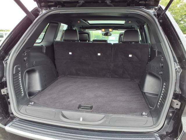 Photo of 2022 Diamond Black Crystal Pearlcoat Jeep Grand Cherokee