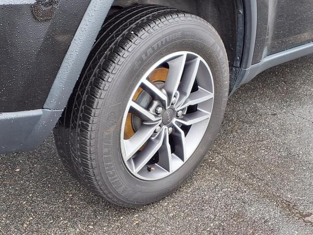 Photo of 2022 Diamond Black Crystal Pearlcoat Jeep Grand Cherokee