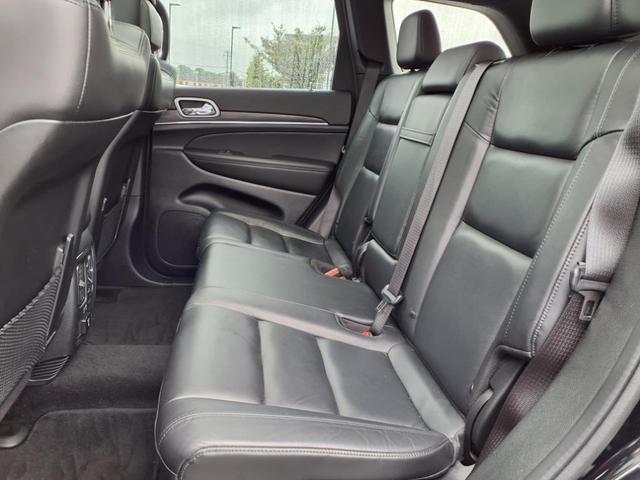 Photo of 2022 Diamond Black Crystal Pearlcoat Jeep Grand Cherokee