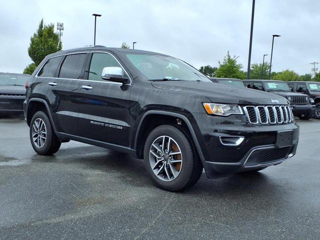 Photo of 2022 Diamond Black Crystal Pearlcoat Jeep Grand Cherokee