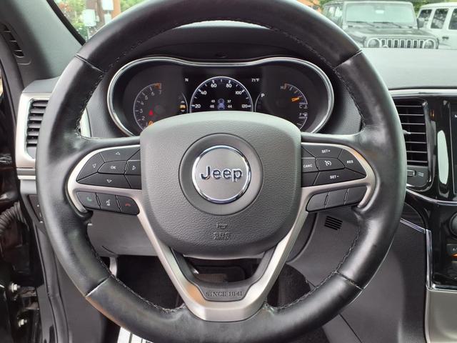 Photo of 2022 Diamond Black Crystal Pearlcoat Jeep Grand Cherokee
