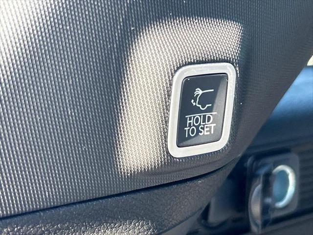 Photo of 2025 Diamond Black Crystal Pearlcoat Jeep Grand Cherokee