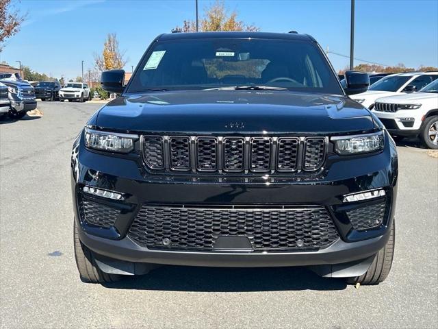 Photo of 2025 Diamond Black Crystal Pearlcoat Jeep Grand Cherokee