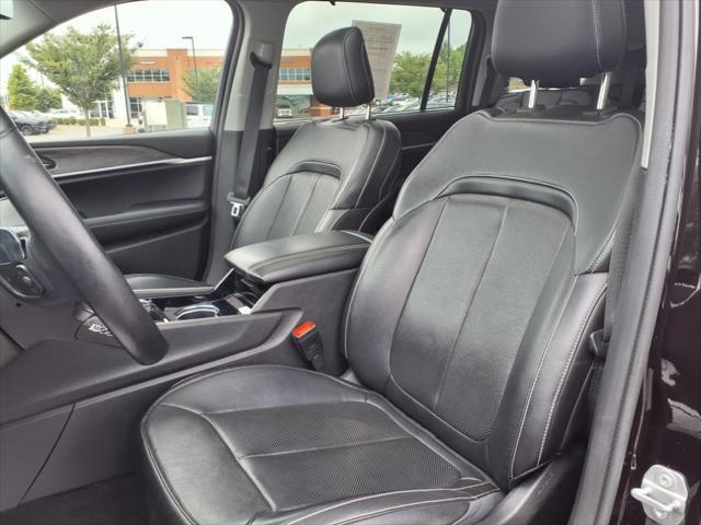 Photo of 2022 Ember Pearlcoat Jeep Grand Cherokee L