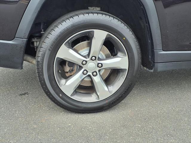 Photo of 2022 Ember Pearlcoat Jeep Grand Cherokee L