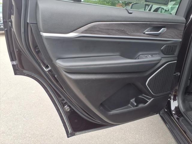 Photo of 2022 Ember Pearlcoat Jeep Grand Cherokee L