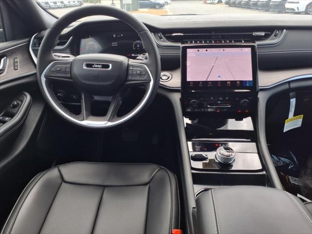 Photo of 2025 Bright White Clearcoat Jeep Grand Cherokee