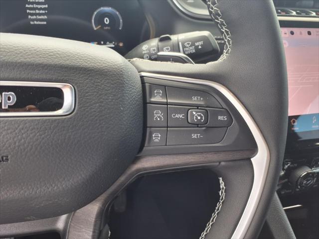 Photo of 2025 Bright White Clearcoat Jeep Grand Cherokee