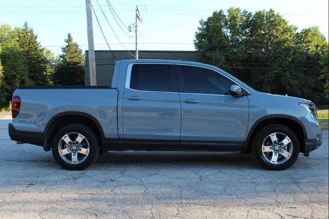 Photo of 2024 Gray Honda Ridgeline