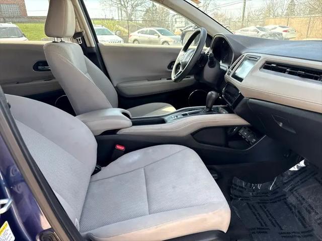 Photo of 2016 Deep Ocean Pearl Honda HR-V