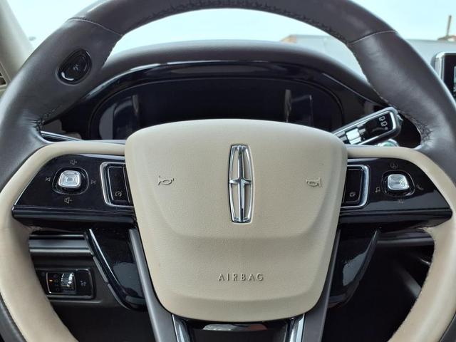 Photo of 2022 Pristine White Lincoln Corsair