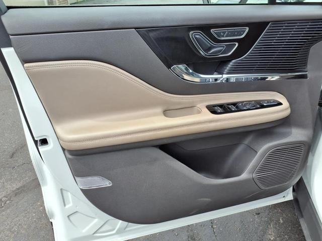 Photo of 2022 Pristine White Lincoln Corsair