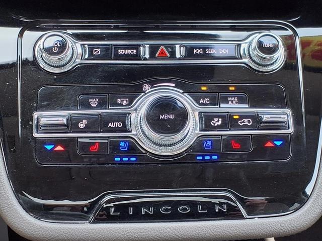 Photo of 2022 Pristine White Lincoln Corsair