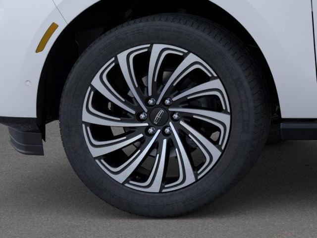 Photo of 2025 Pristine White Lincoln Navigator