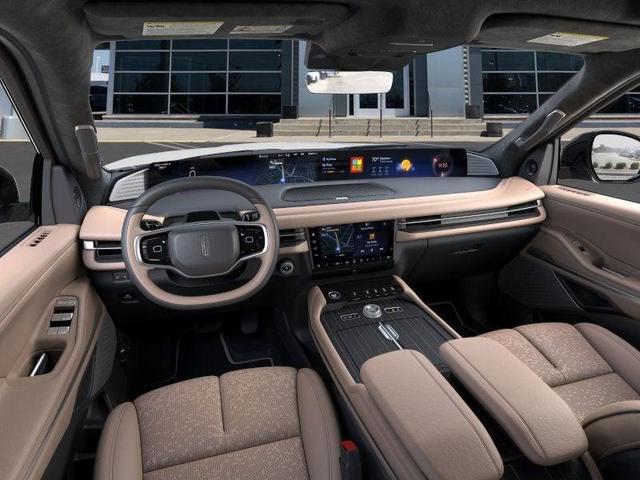 Photo of 2025 Pristine White Lincoln Navigator