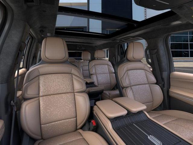 Photo of 2025 Pristine White Lincoln Navigator