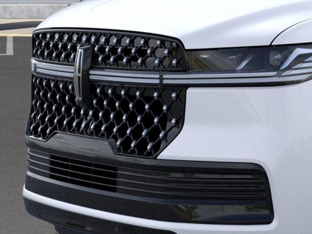 Photo of 2025 Pristine White Lincoln Navigator