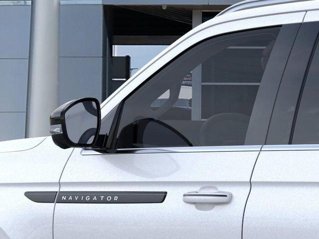 Photo of 2025 Pristine White Lincoln Navigator