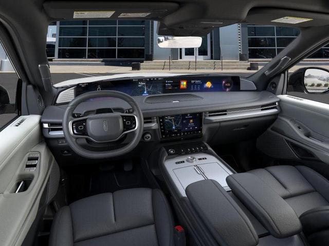 Photo of 2025 Pristine White Lincoln Navigator