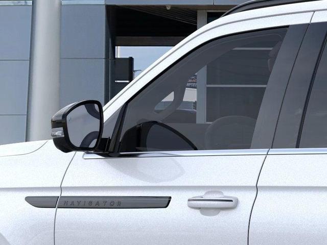 Photo of 2025 Pristine White Lincoln Navigator