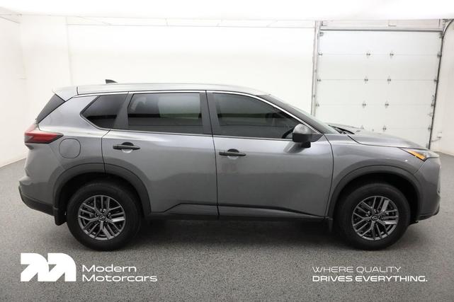 Photo of 2024 Gun Metallic Nissan Rogue