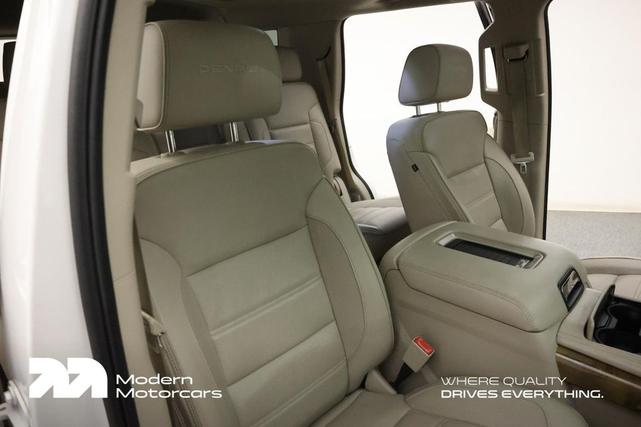 Photo of 2017 White Frost Tricoat GMC Yukon