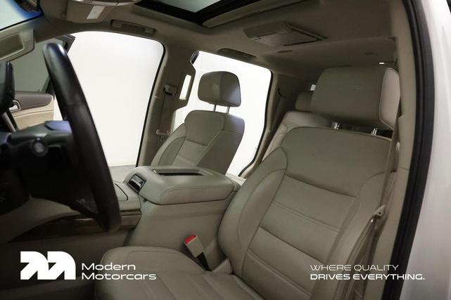 Photo of 2017 White Frost Tricoat GMC Yukon